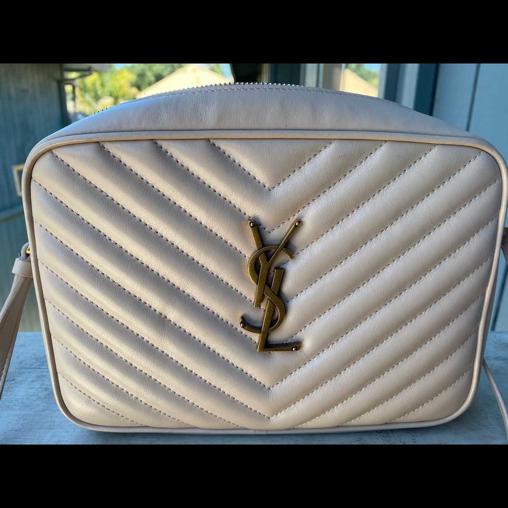 Yves Saint Laurent nude Quilted Lou Camera Bag with Tassel - Picture 6 of 17